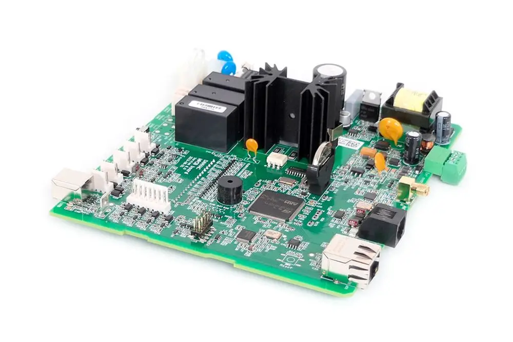 Ersatz-Steuerplatine von Fränkische, ausgestattet mit verschiedenen elektronischen Bauteilen und Anschlussmöglichkeiten, auf einem grünen Leiterplatte.